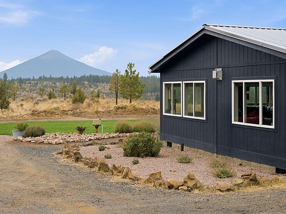 3rd image of 70090 Hinkle Butte Dr