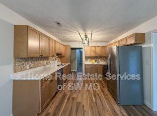 2624 E Cherry St, Springfield, MO 65802