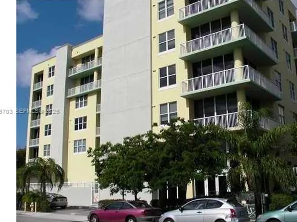 1350 NW 8th Ct, Miami, FL