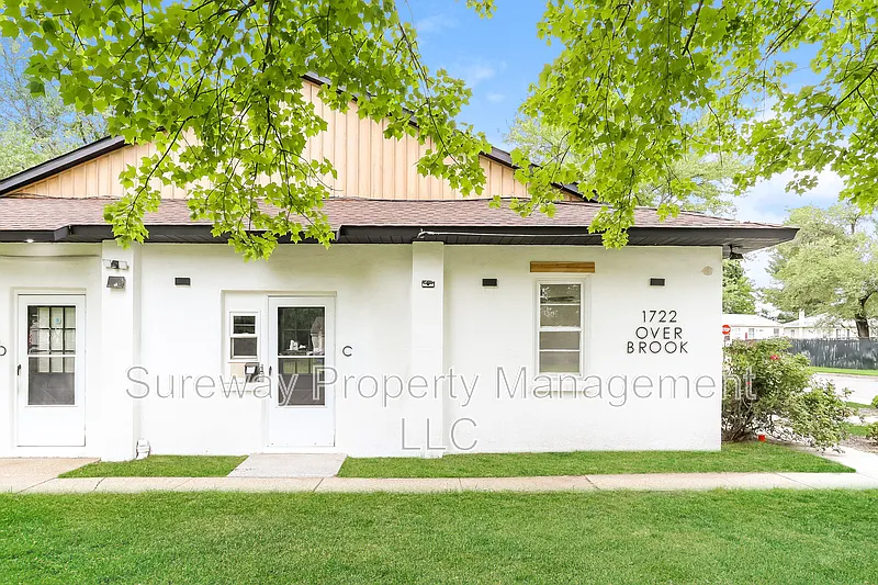 2 bed, 1.0 bath, 702 sqft, $1,700 — Photo 2