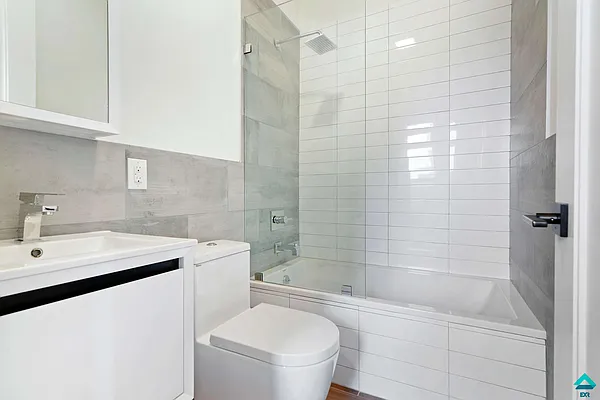 Rented by EXR | media 12