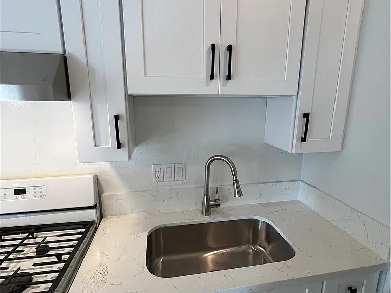 240 W Mayfair Ave — Photo 6