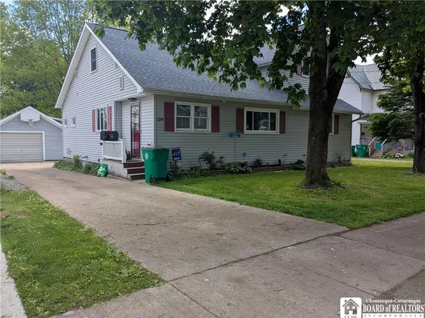124 Woodward Ave, Springville, NY 14141