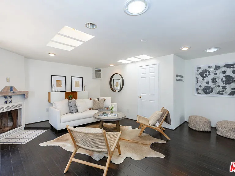 465 S Sherbourne Dr — Photo 19