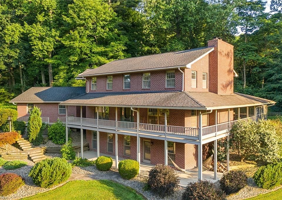 1st image of 90 Ferncliff Dr