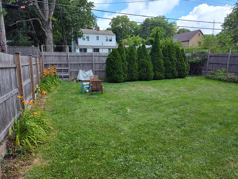 800 W White St — Photo 11