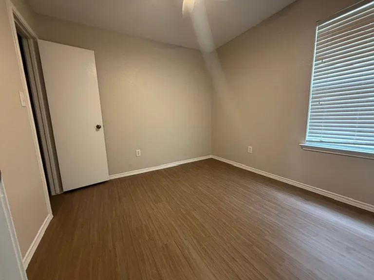 15209 Parrish Ln — Photo 13