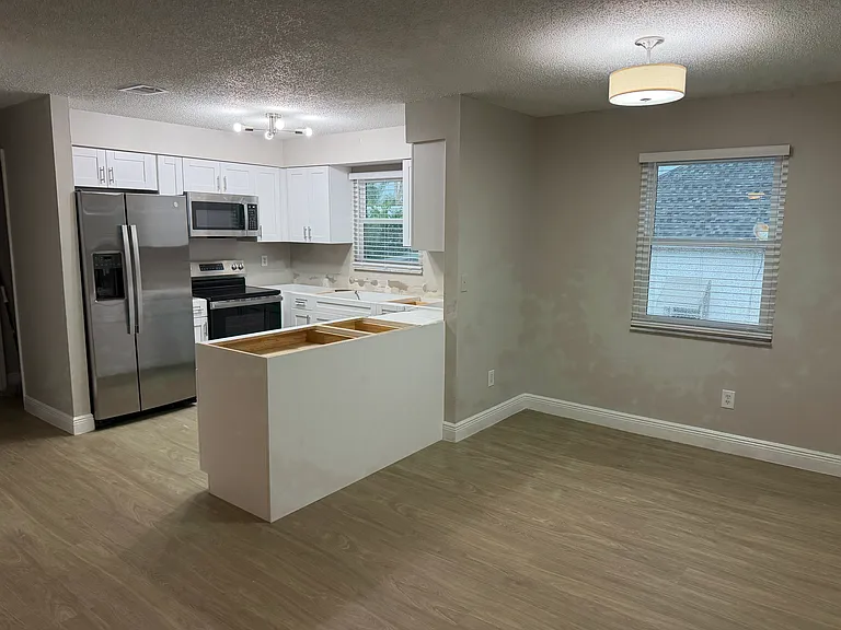 1014 W Baker St #B — Photo 9
