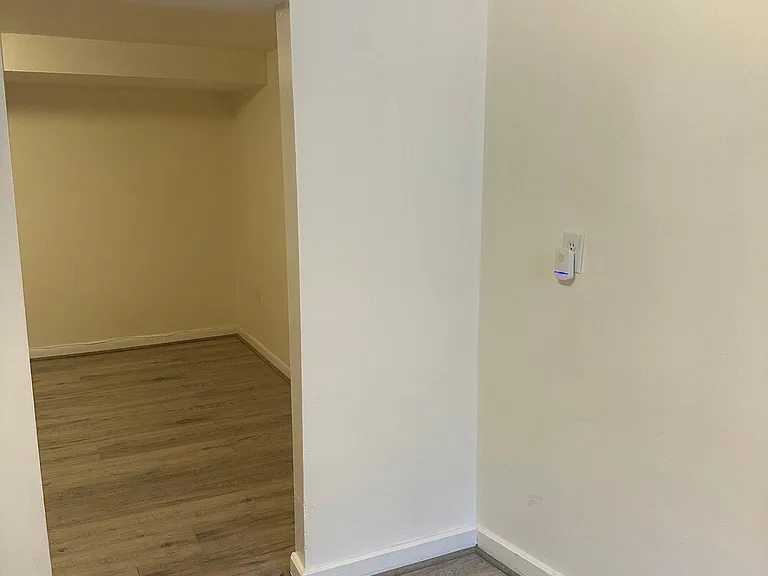 2623 S Dakota Ave NE — Photo 5