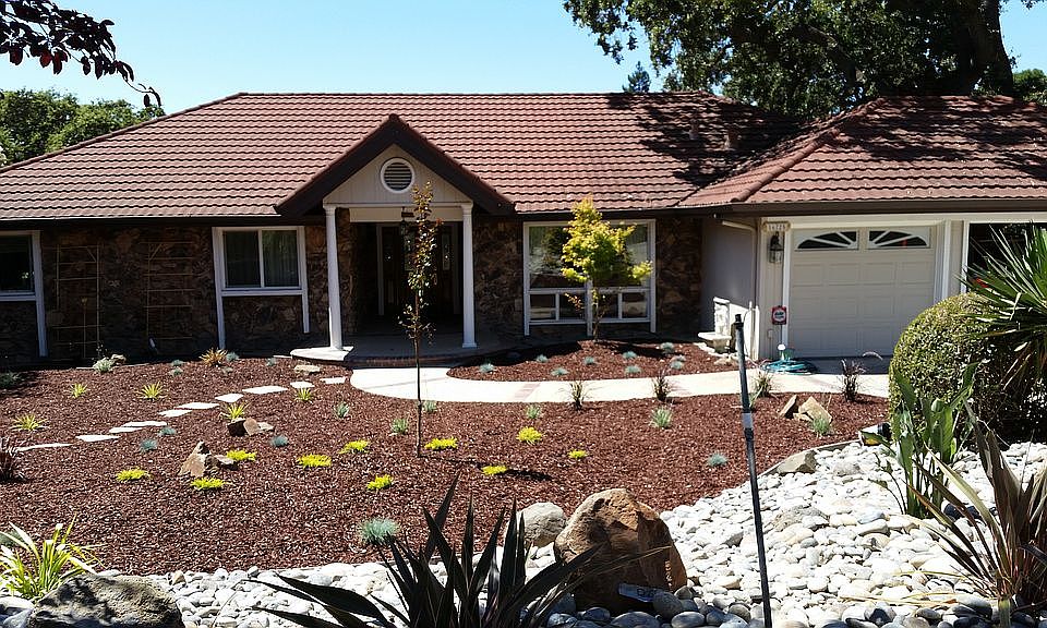 1st image of 16725 Oak View Cir