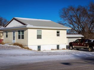 902 6th Ave E, Williston, ND 58801
