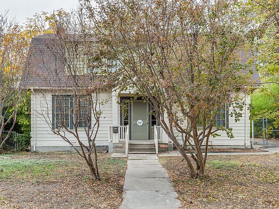 4th image of 807 W Lullwood Ave