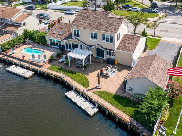 56 Alhambra Road, Massapequa, NY 11758