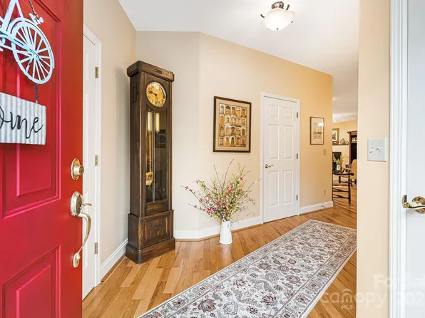 15 Holiday Dr, Arden, NC 28704