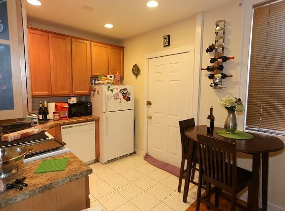 4th image of 3767 N Lakewood Ave #03