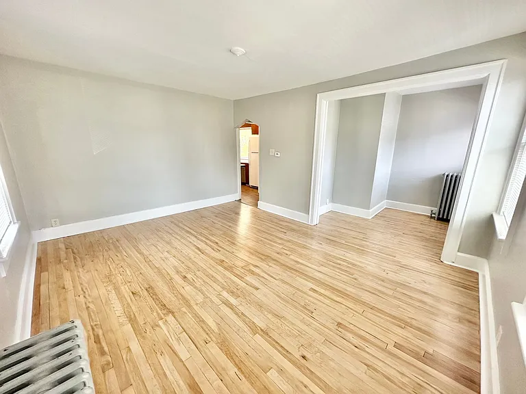1811 N Warren Ave — Photo 2