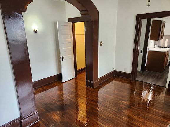 4th image of 607 E Washington St APT 6