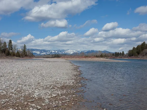 590 Pioneer Rd, Kalispell, MT 59901