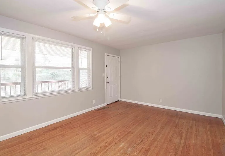 402 Britton Springs Rd — Photo 3