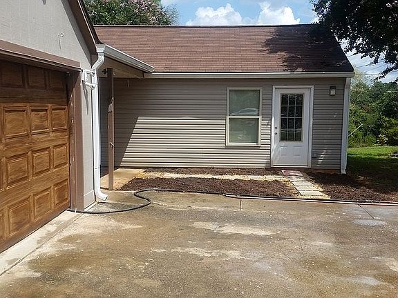 2nd image of 405 River Point Dr