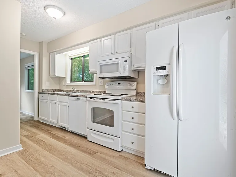 101 Walden Dr — Photo 5