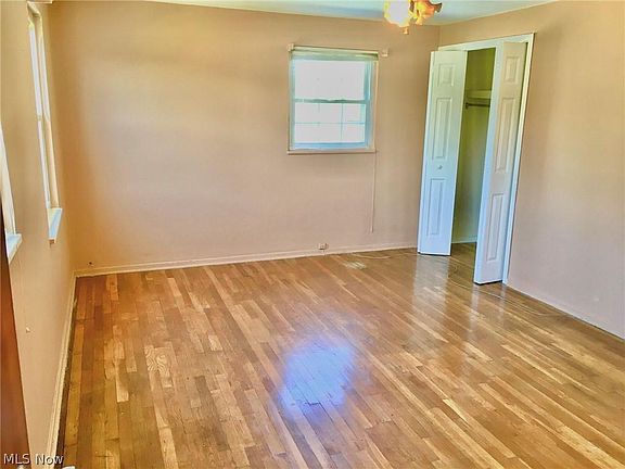 4th image of 229 E 235th St