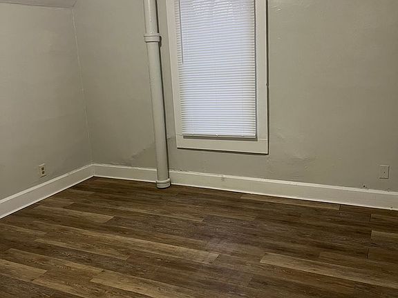 3rd image of 1527 Villa Ave
