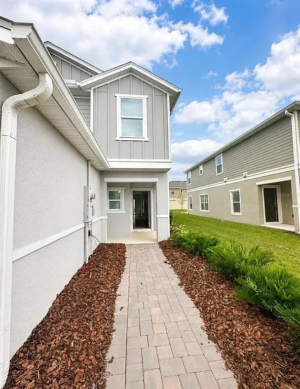 3 bed, 2.5 bath, 1685 sqft, $2,250 — Photo 2