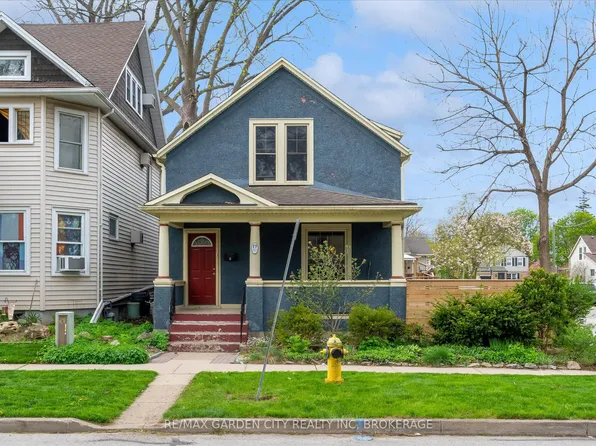 19 Thomas St, Saint Catharines, ON L2R 6L7