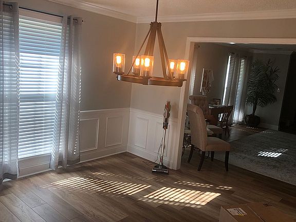 5th image of 557 Stratford Way