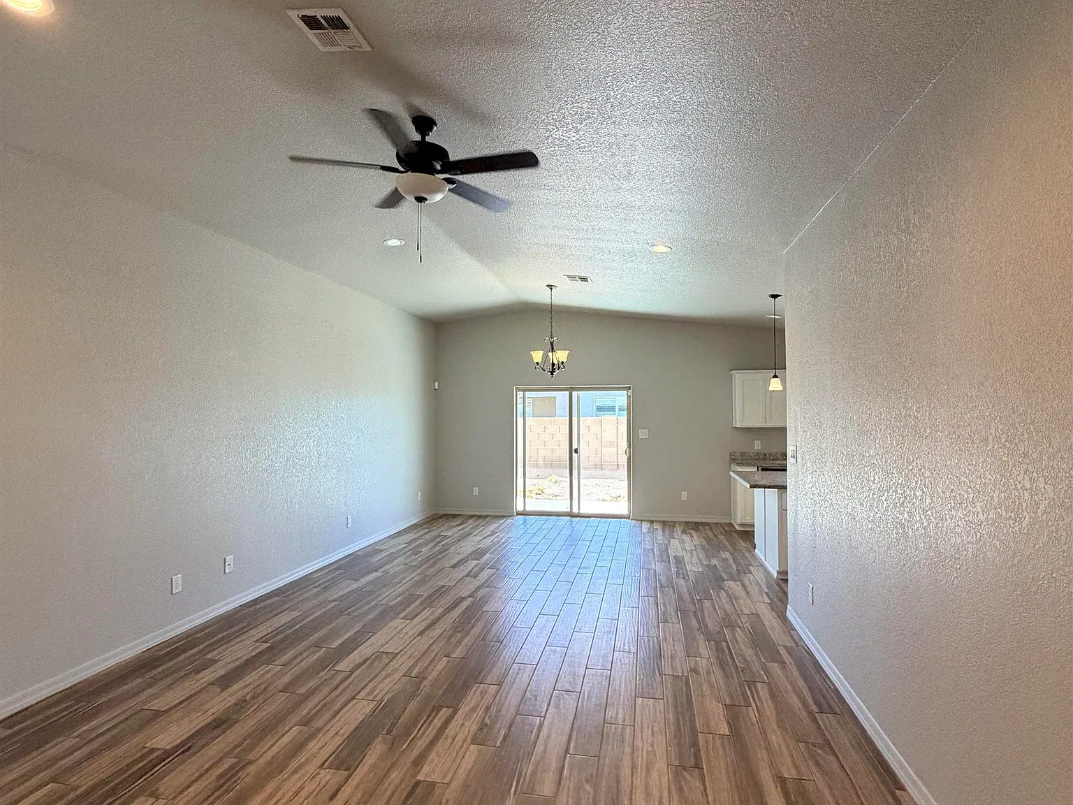 4 bed, 2.0 bath, 1534 sqft, $1,850 — Photo 2