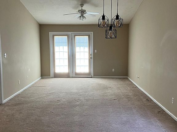 3rd image of 143 Cedar Glen Ln