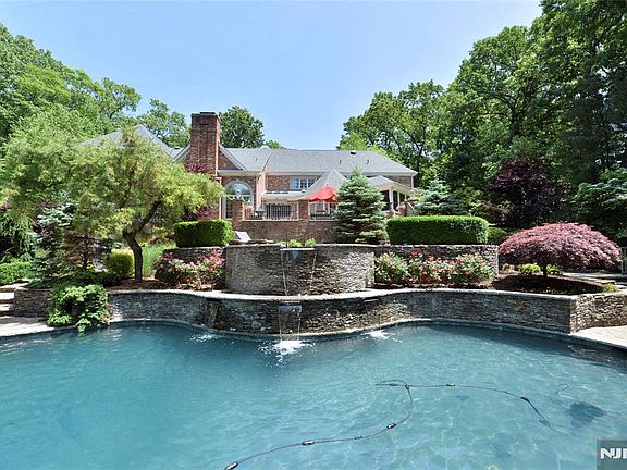 2nd image of 4 Baldwin Rd