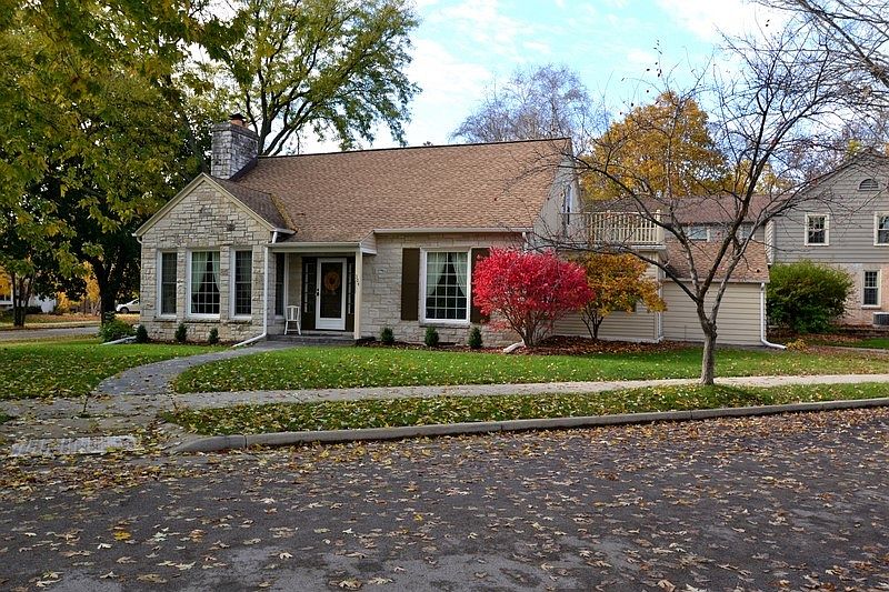 1st image of 304 Woodland Ln