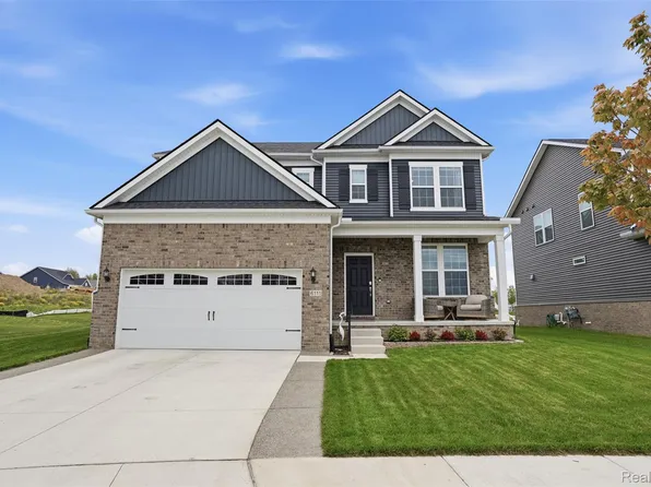 6111 Kingsley Ct, Clarkston, MI 48346