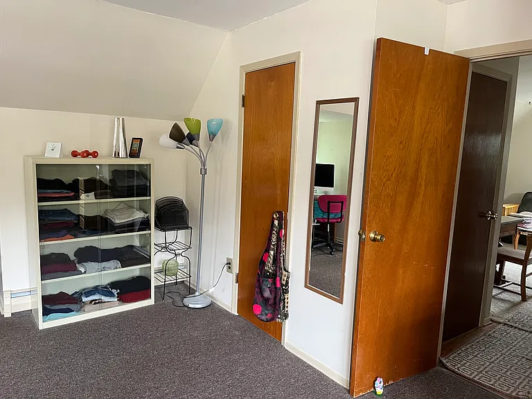 437 King Rd E #2 — Photo 5
