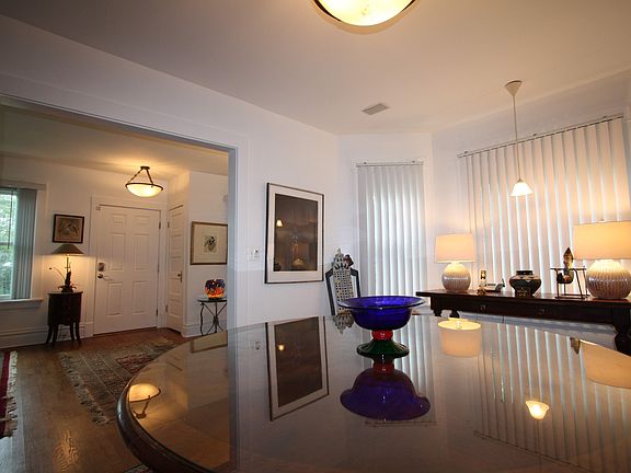 Dining room and entry in LR.