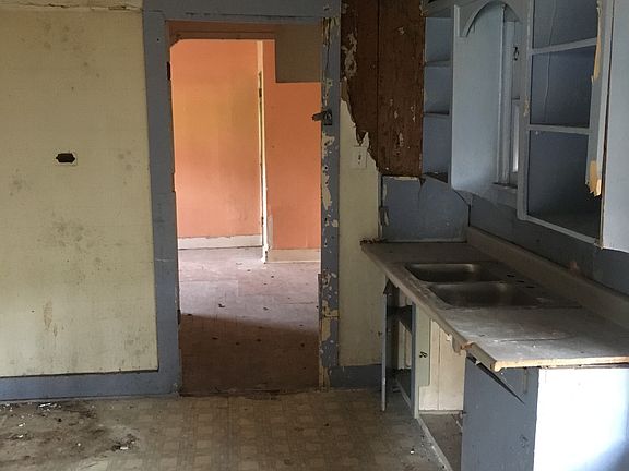 4th image of 220 Cliff Ave