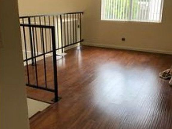 4th image of 704 Green Ln