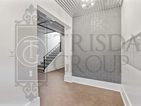 Avail July 18th! Unique 2 Br, 2 Bath Apt In The Heart Of Mt Washington! 3 Off Street Parking Spac..., 160 Southern Ave, Pittsburgh, PA 15211