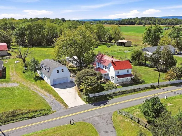 1410 Swan Pond Rd, Martinsburg, WV 25404
