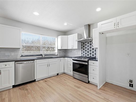 4th image of 2680 Hayden Rd