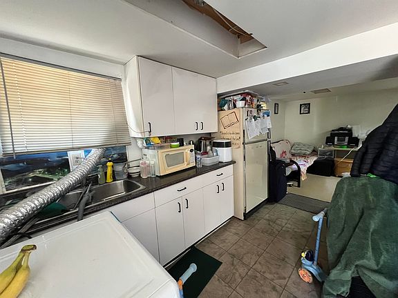 4th image of 1224 6th Ave