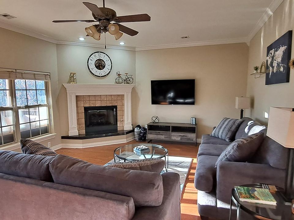 1st image of 10 Murrow Ln