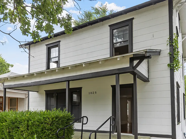 1025 W Walker St — Photo 1