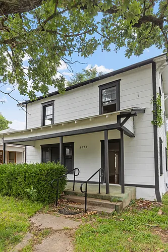 1025 W Walker St Photo 1