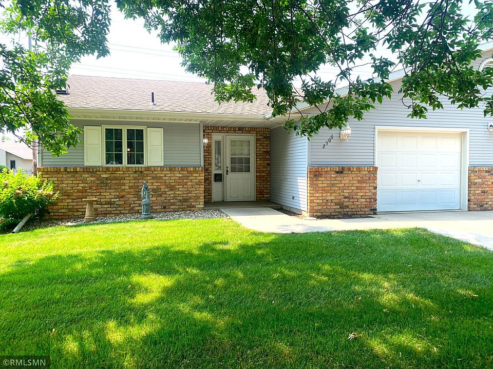 2506 9th St SW, Willmar, MN 56201 Zillow