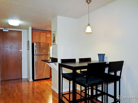 994|=|Dining Area