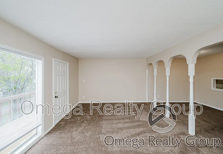 Camelot Apartments — Photo 28