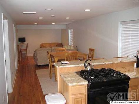 2nd image of 213 Dupont Ave